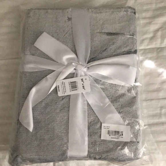 NWT Grey/Silver Luxury Soft Throw Blanket - Picture 2 of 2